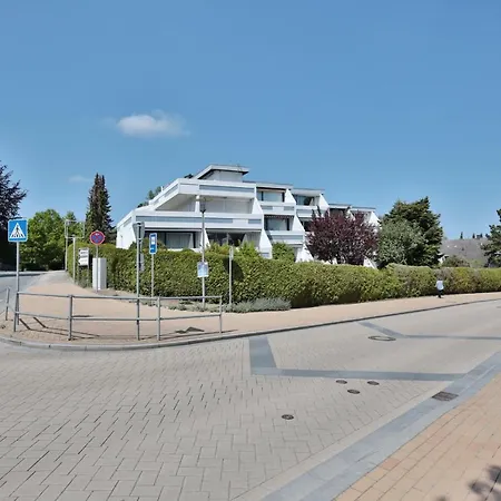 Haus Bergstrasse 35 16 *