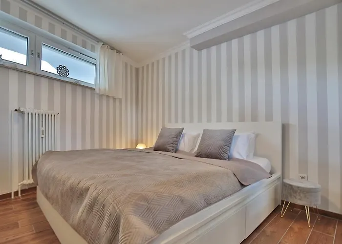 Haus Bergstrasse 35 16 *