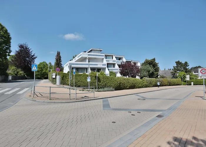 Haus Bergstrasse 35 16 *