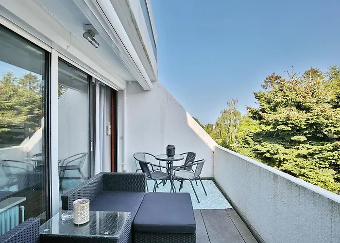 Haus Bergstrasse 35 16 *